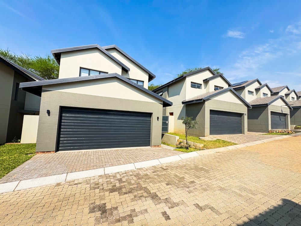 Townhouse for sale in Mbomela Ext 37 (Nelspruit Ext 37) - 1NS1737051