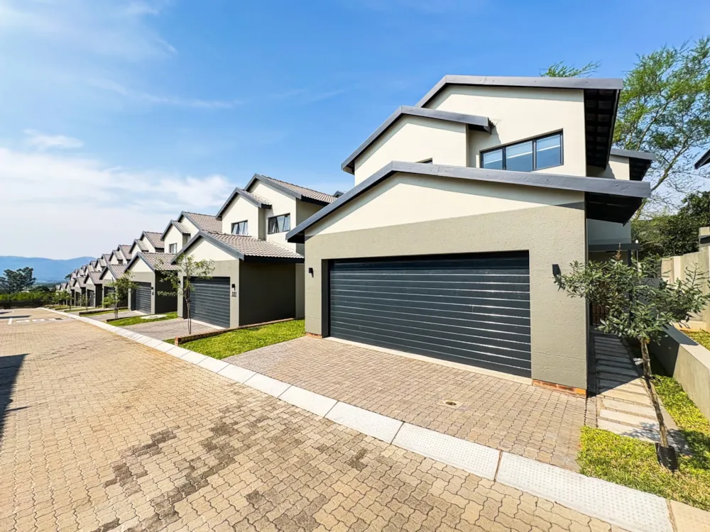 Townhouse for sale in Mbomela Ext 37 (Nelspruit Ext 37) - 1NS1737051
