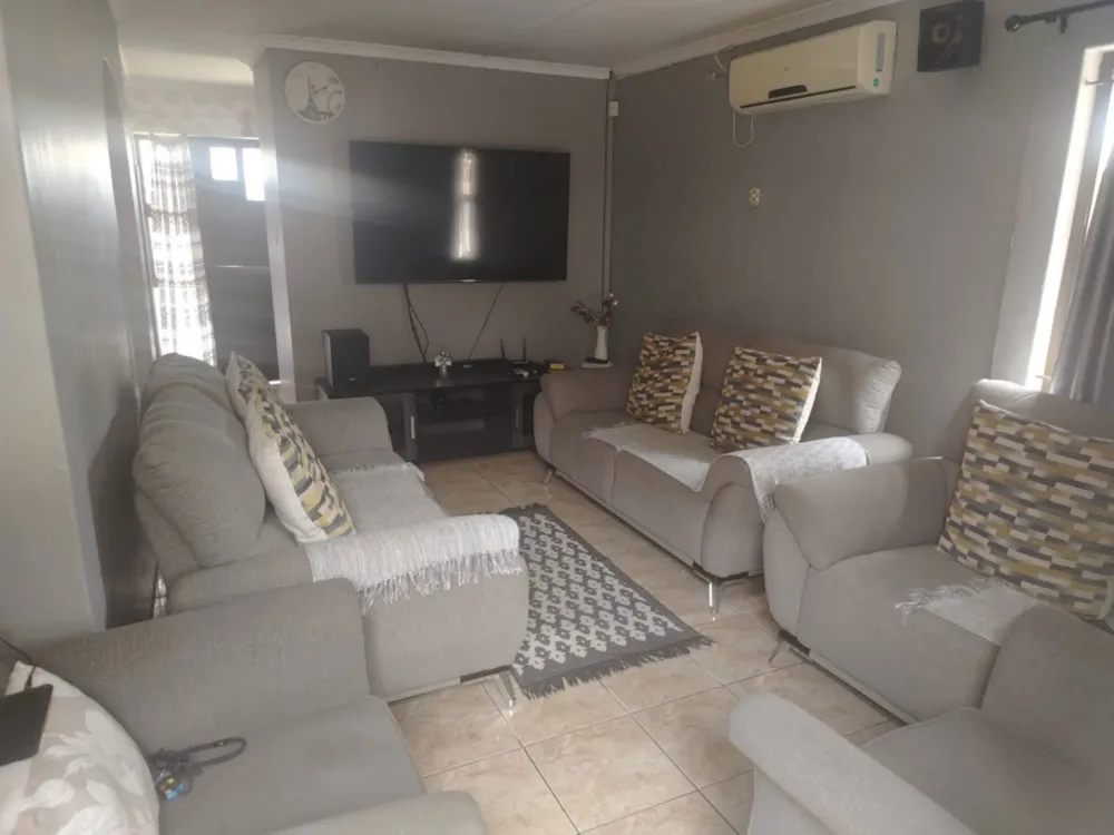 House for sale in Phoenix, KwaZulu-Natal - 1DA1736883 House for sale in Phoenix, KwaZulu-Natal - 1DA1736883