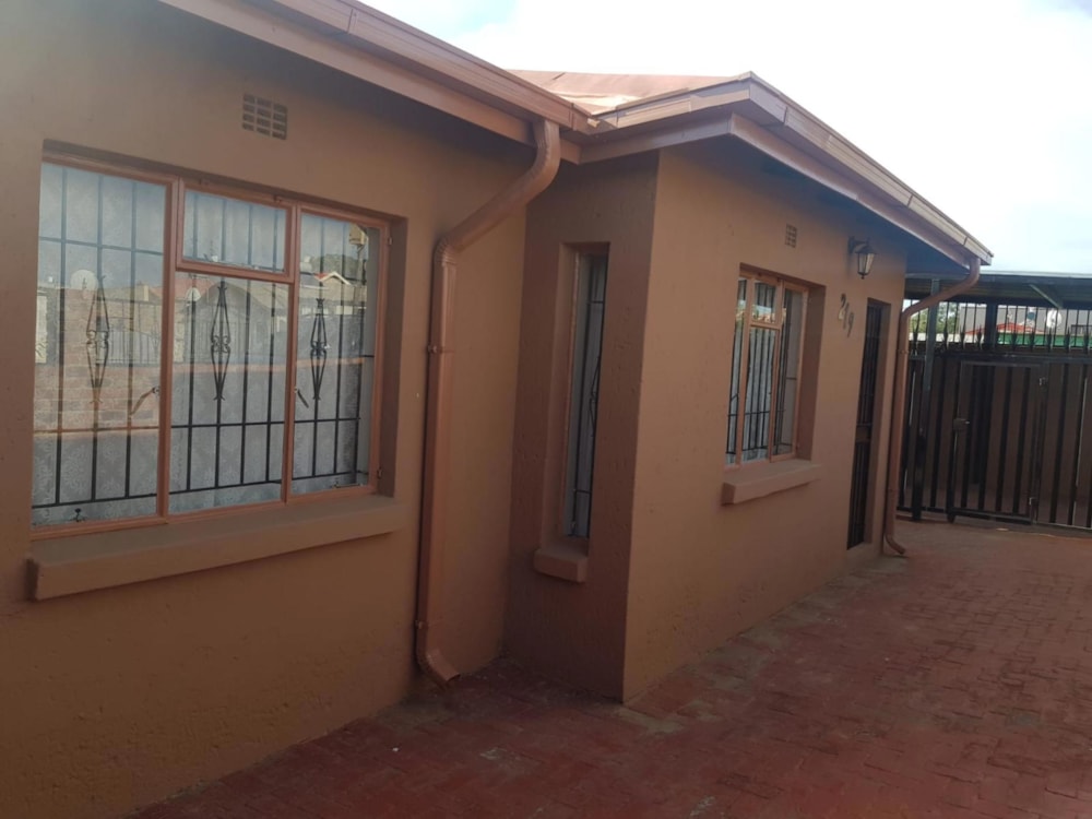 House for sale in Eldorado Park - 1GV1737046