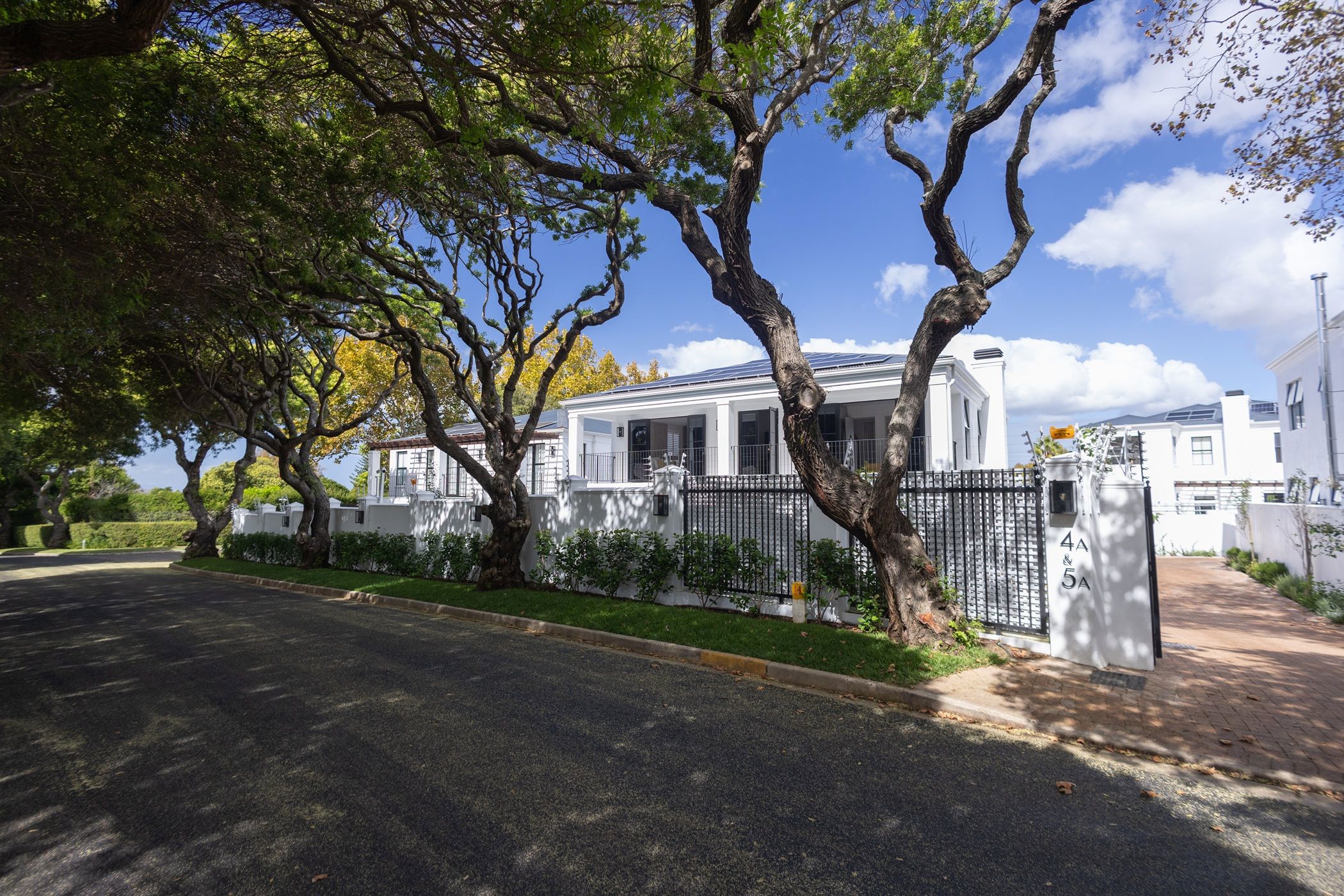 Double-storey house to rent in Constantia, Cape Town - RBL1737060