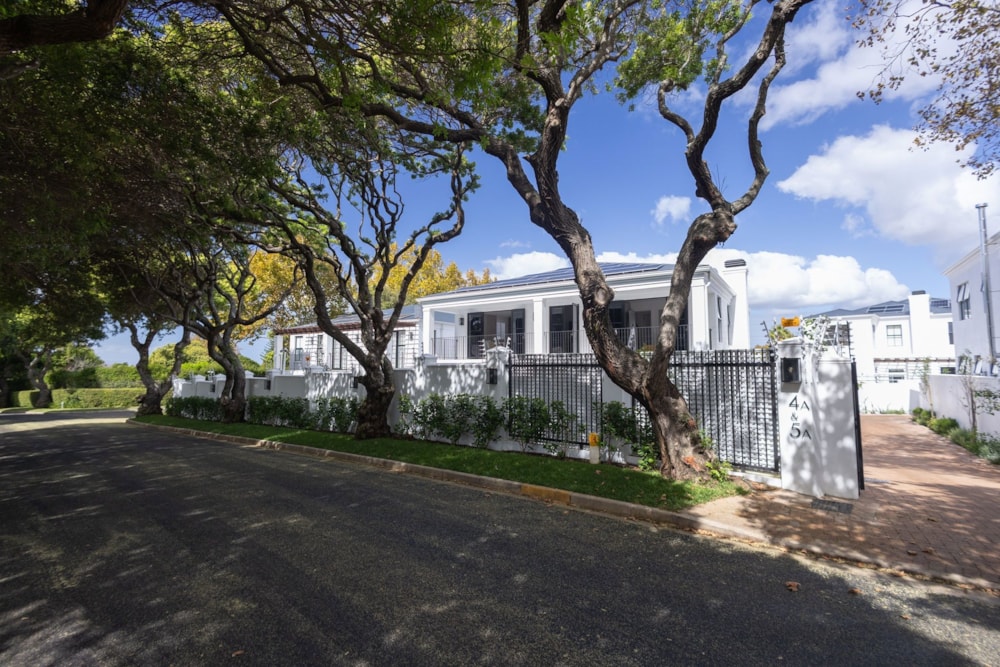 Double-storey house to rent in Constantia, Cape Town - RBL1737060 Double-storey house to rent in Constantia, Cape Town - RBL1737060