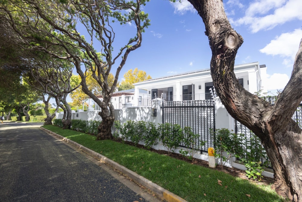 Double-storey house to rent in Constantia, Cape Town - RBL1737060