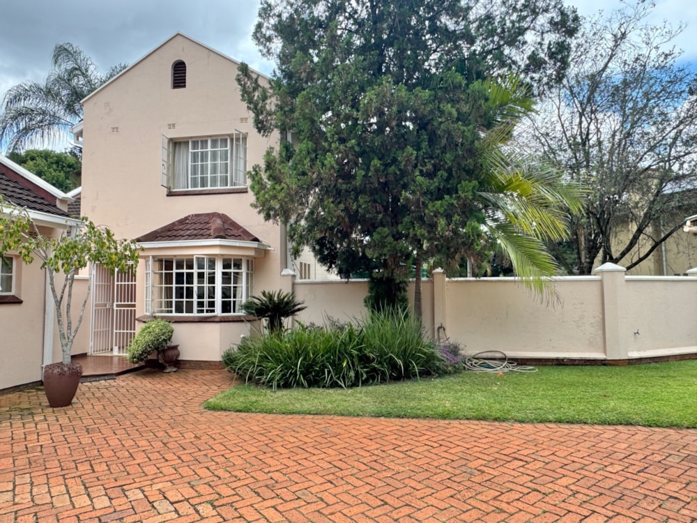 Double-storey apartment to rent in Borrowdale, Zimbabwe - 3ZB1737098