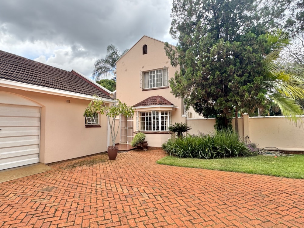 Double-storey apartment to rent in Borrowdale, Zimbabwe - 3ZB1737098