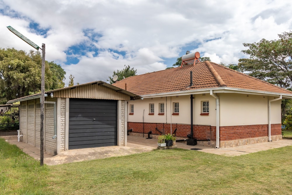 House for sale in Waterfalls, Zimbabwe - 3ZB1737108