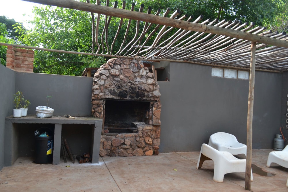 House for sale in Mookgopong (Naboomspruit) - 1MDM1737214