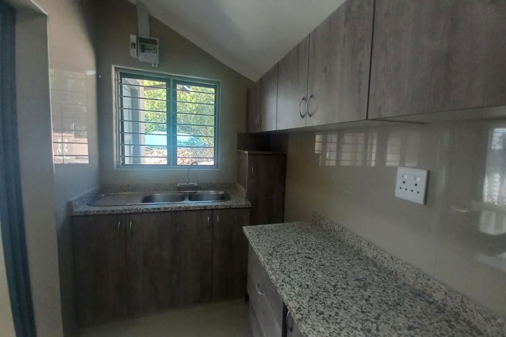 Bachelor apartment to rent in Berea West - 1WP1737221