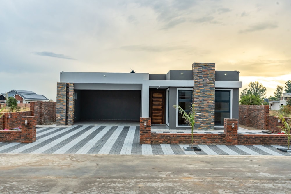 Cluster for sale in Arlington, Zimbabwe - 3ZB1737235