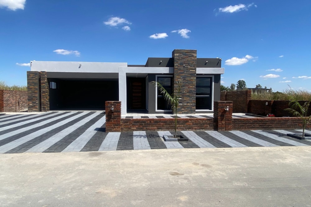 Cluster for sale in Arlington, Zimbabwe - 3ZB1737235