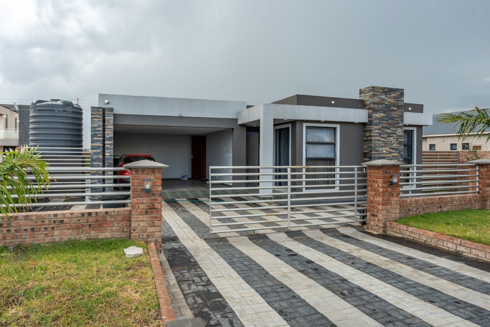 Cluster for sale in Arlington, Zimbabwe - 3ZB1737236