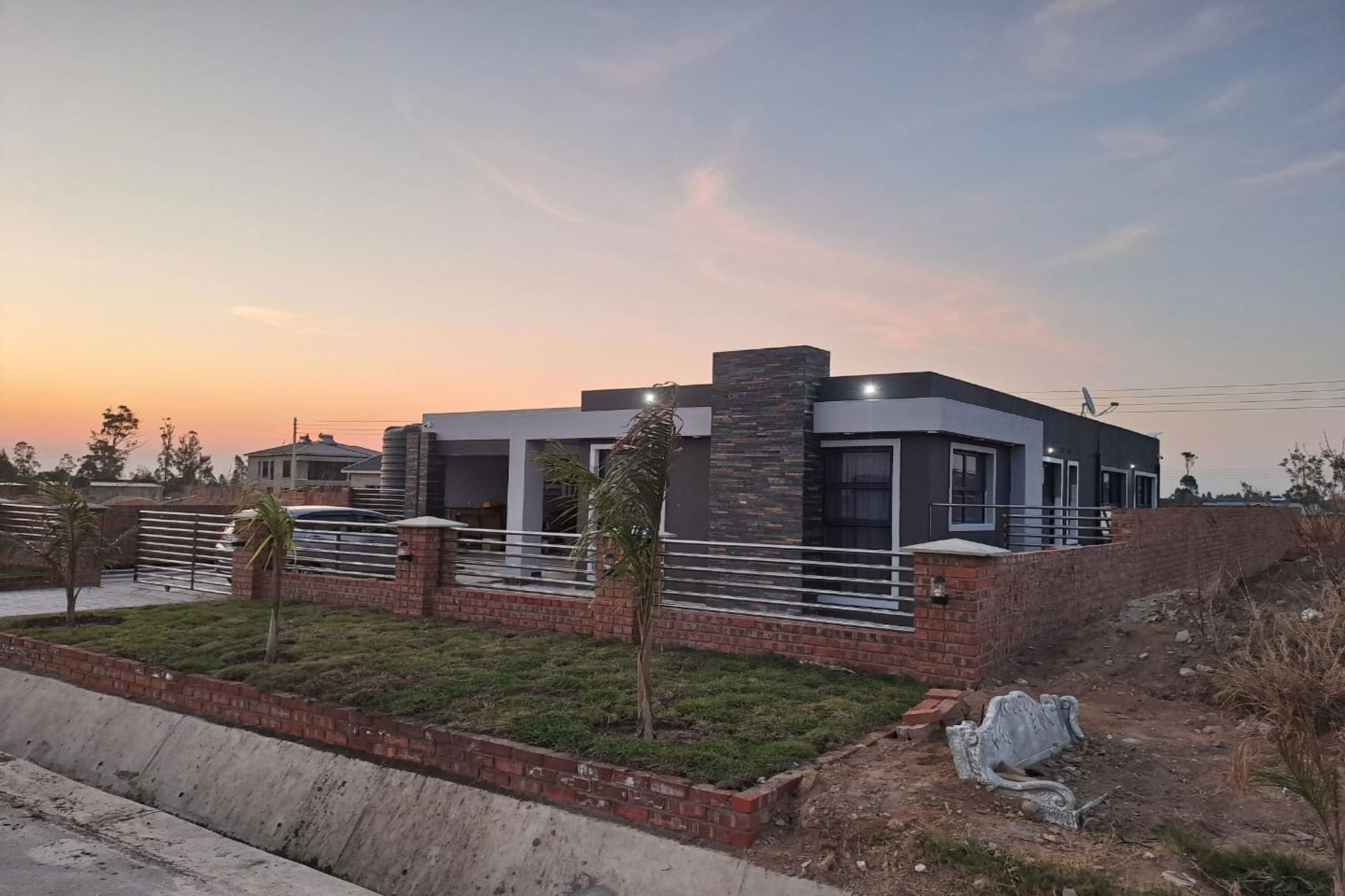 Cluster for sale in Arlington, Zimbabwe - 3ZB1737236