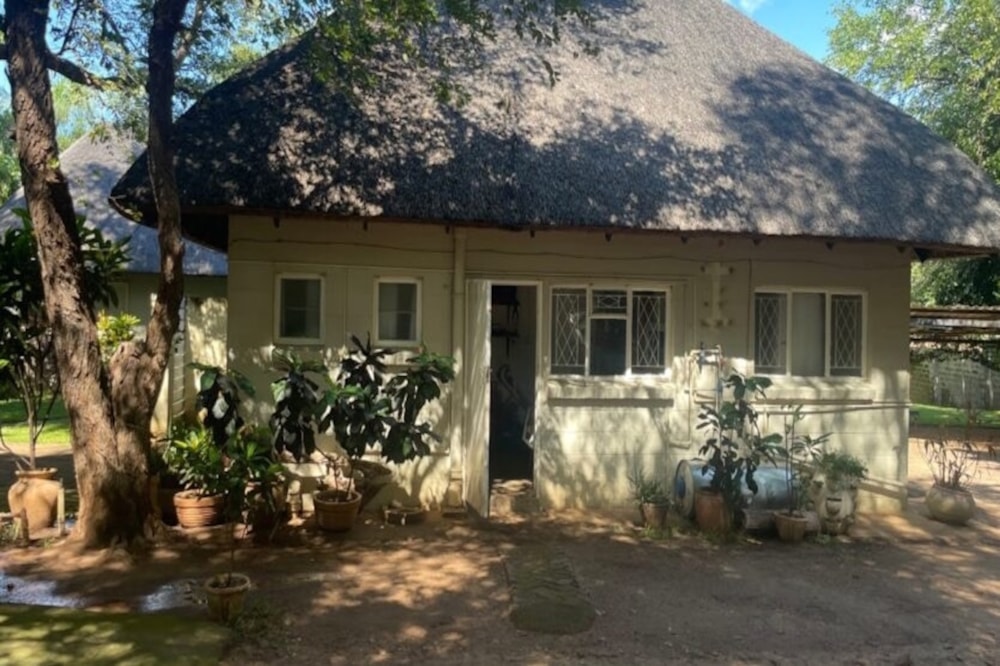 Bed & breakfast for sale in Victoria Falls, Zimbabwe - 3ZB1737242
