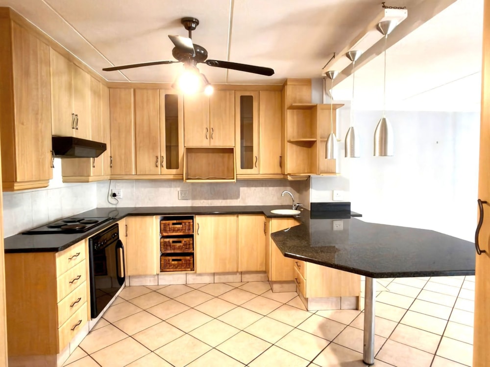 Townhouse for sale in EldoGlen - CN1737247