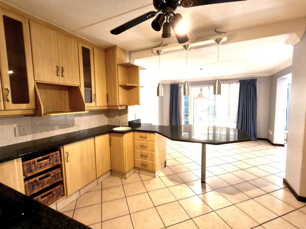 Townhouse for sale in EldoGlen - CN1737247