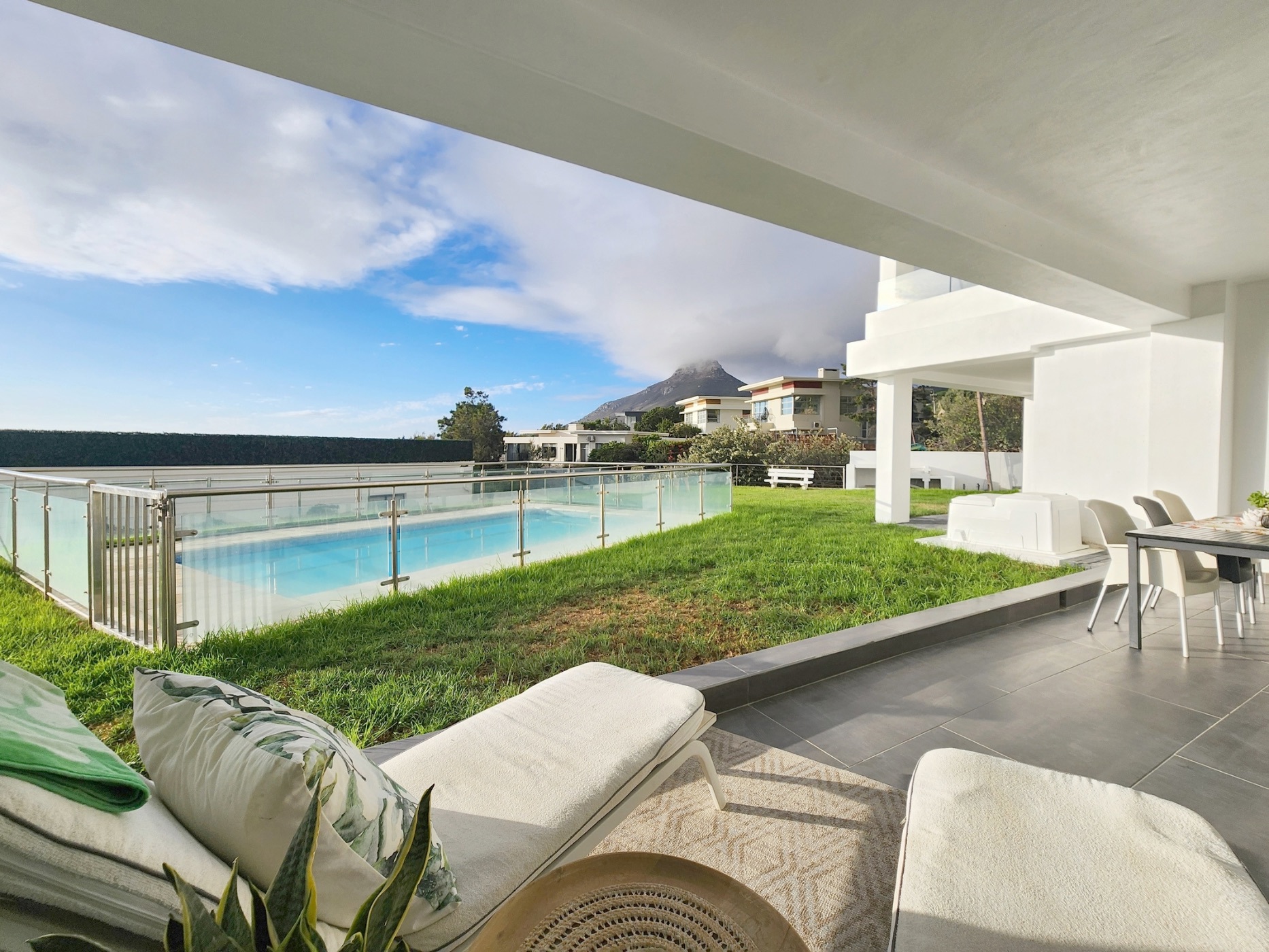Apartment to rent in Camps Bay - CBL1737253