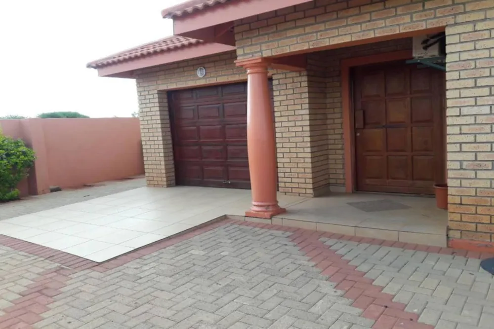 House for sale in Kopong, Botswana - 3BO1738071 House for sale in Kopong, Botswana - 3BO1738071