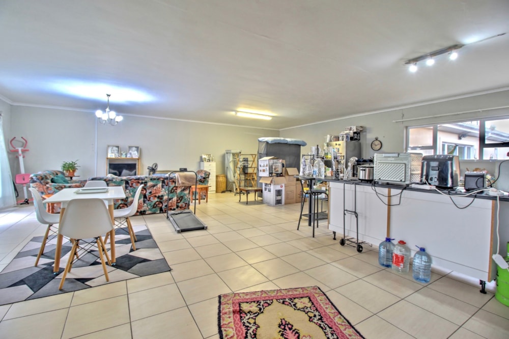 House to rent in Bothasig - 1PLA1737341