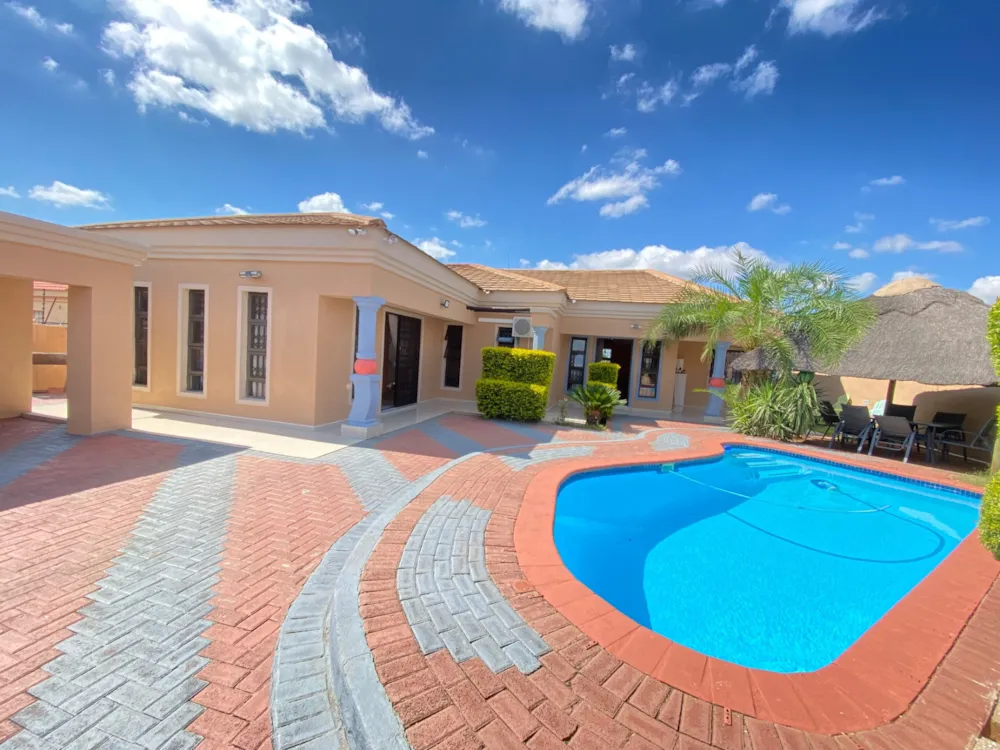 House for sale in Broadhurst, Botswana - 3BO1737504 House for sale in Broadhurst, Botswana - 3BO1737504