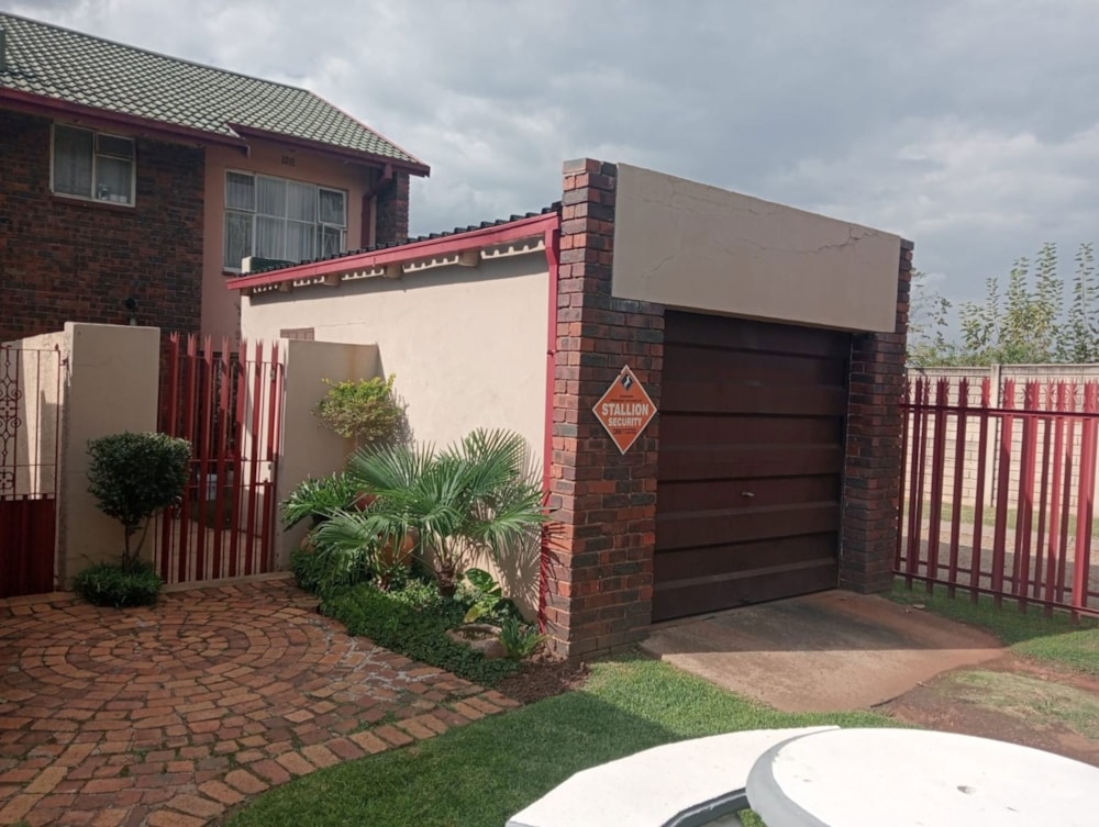 Double-storey cluster for sale in Geduld East - 1SP1737414