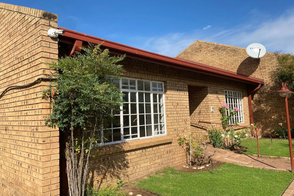Townhouse for sale in Middelburg Central (Mpumalanga Central)  - 1MD1737469