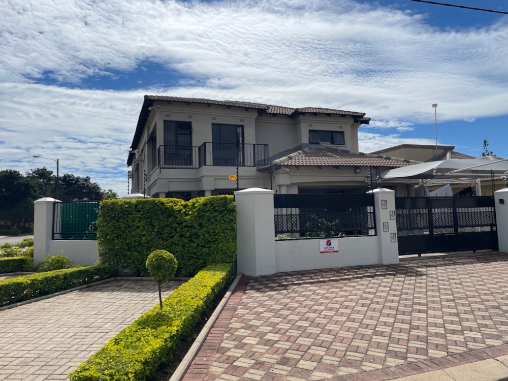 Double-storey house to rent in Phakalane, Botswana - 3BO1737652