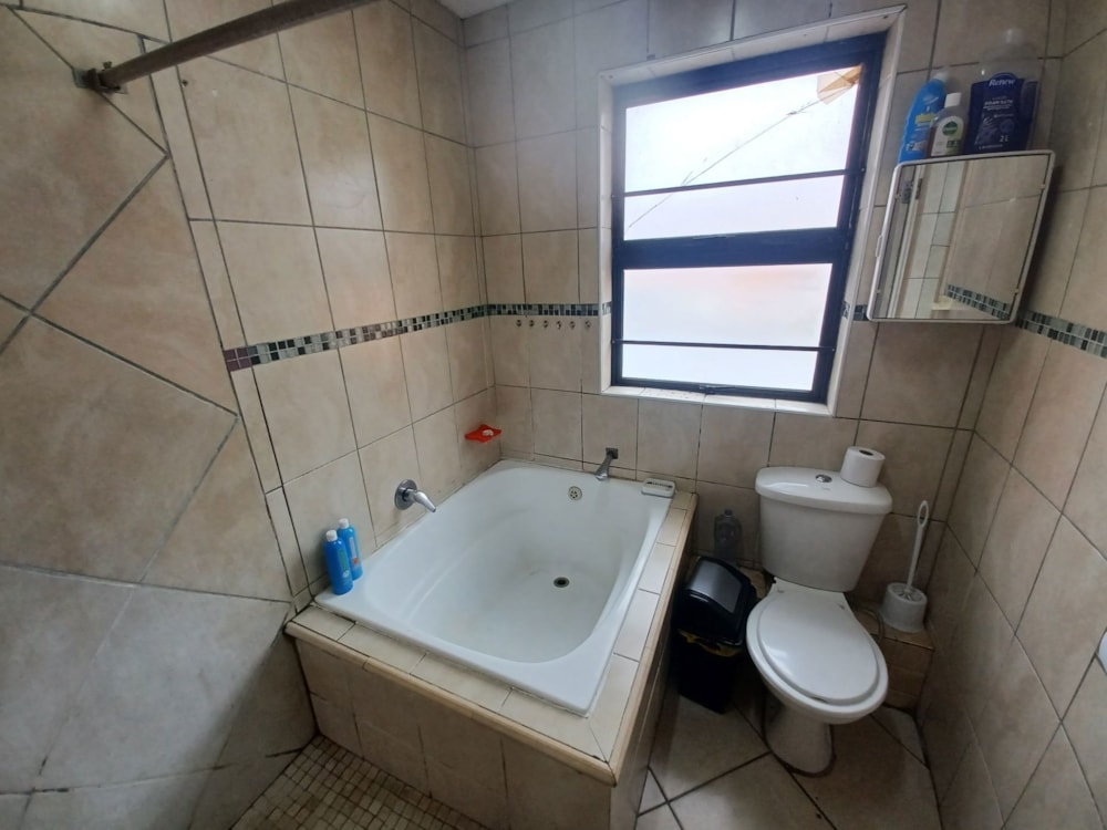 House for sale in Woodlands, Mitchells Plain - 1MN1737737