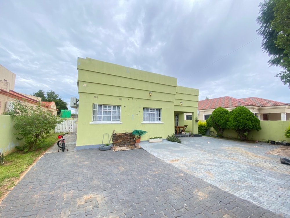 House to rent in Block 9, Botswana - 3BO1737738