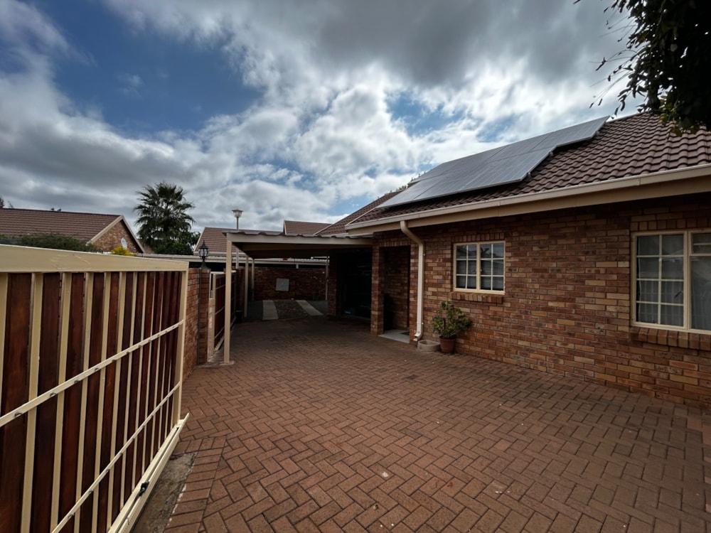 Townhouse for sale in Rhodesdene - 1KJ1737803