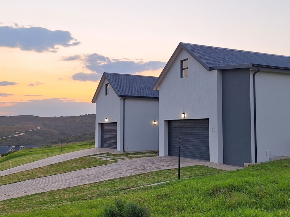 Security estate home for sale in Outeniquasbosch Wildlife Village - 1MB1737977