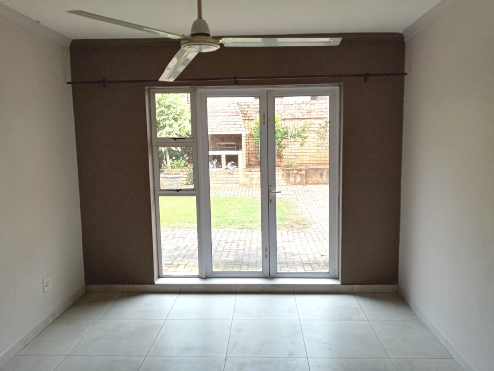 Security complex home to rent in Boschdal - 1RU1737928