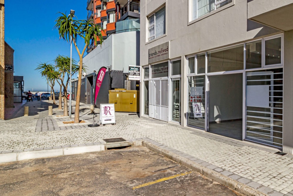 Commercial retail property for sale in Strand Central - SW1738097