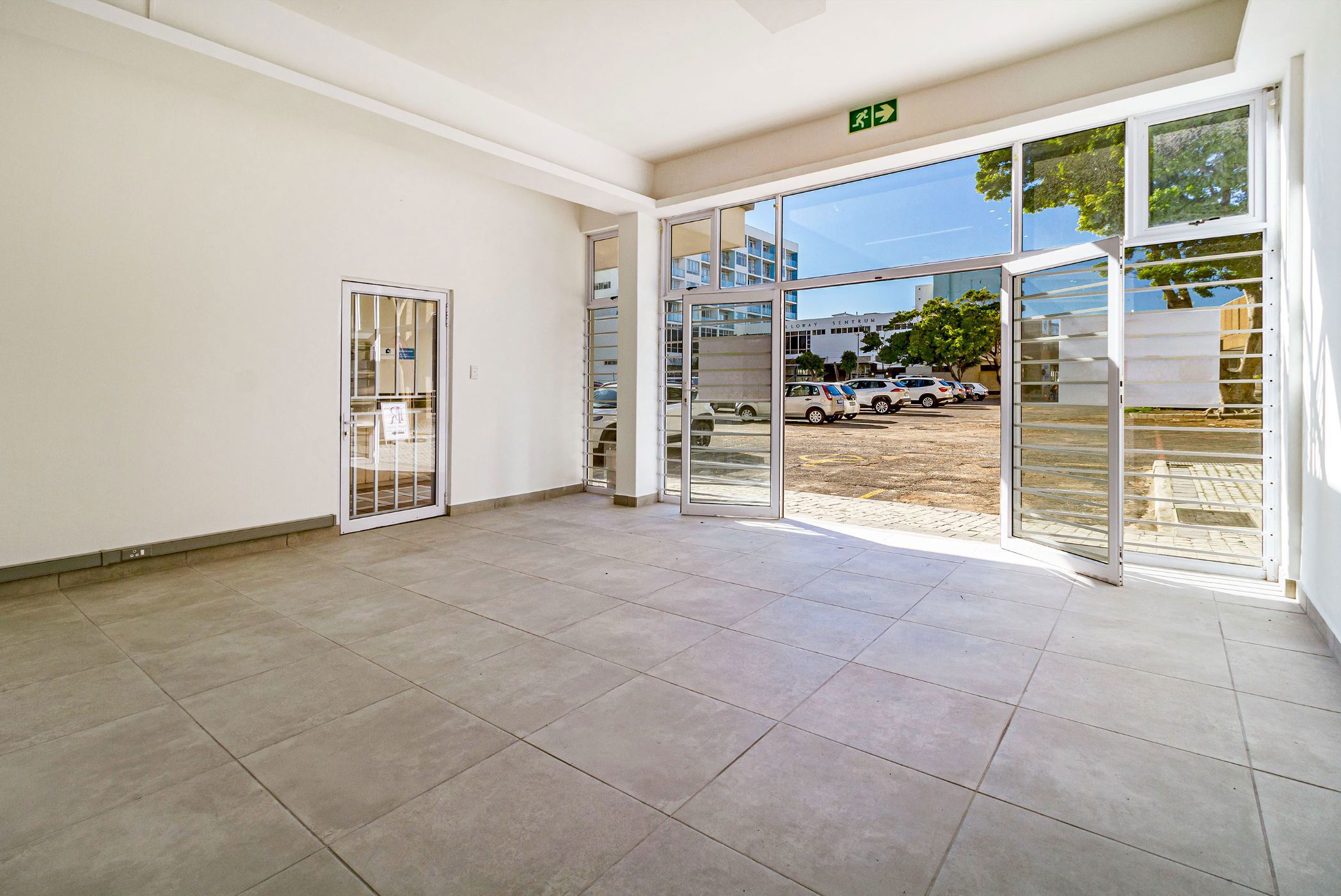 Commercial retail property for sale in Strand Central - SW1738097