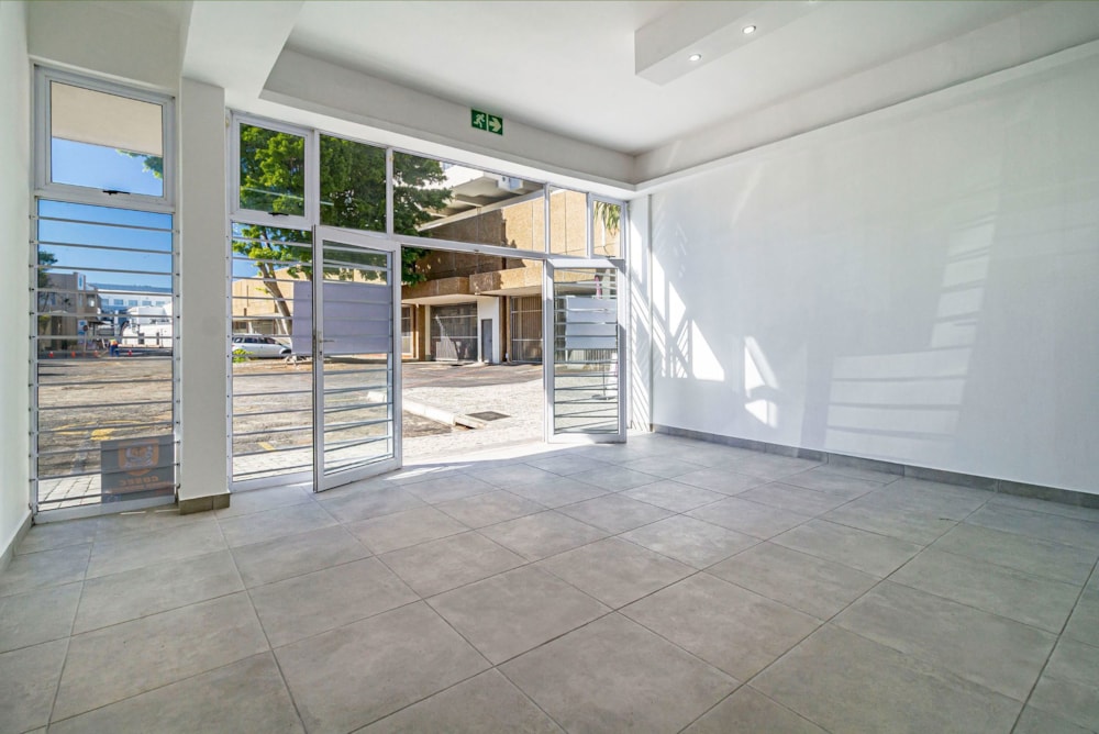 Commercial retail property for sale in Strand Central - SW1738097