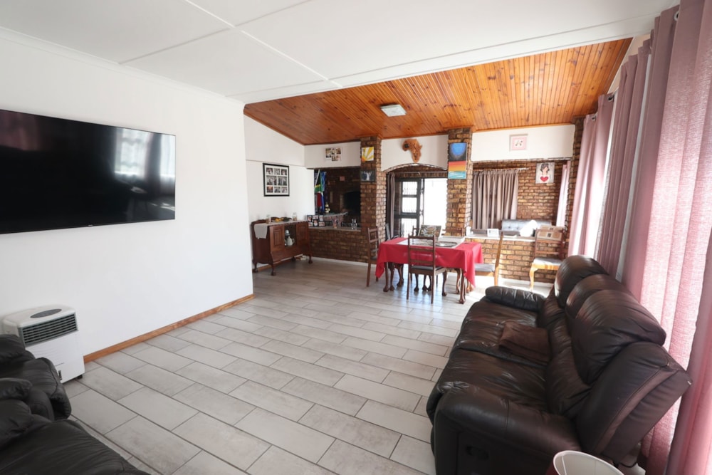 House for sale in Windsor Park, Despatch - 1UK1738094