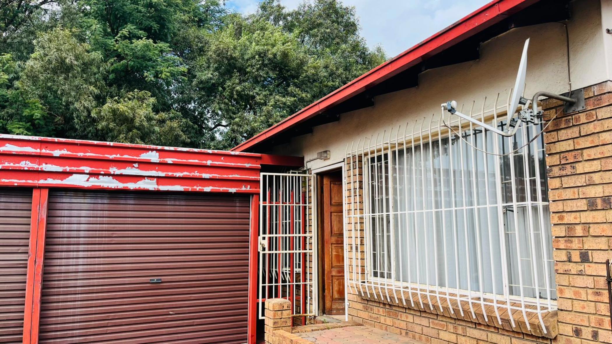 Townhouse for sale in Witbank Central (eMalahleni Central)  - 1WD1738313