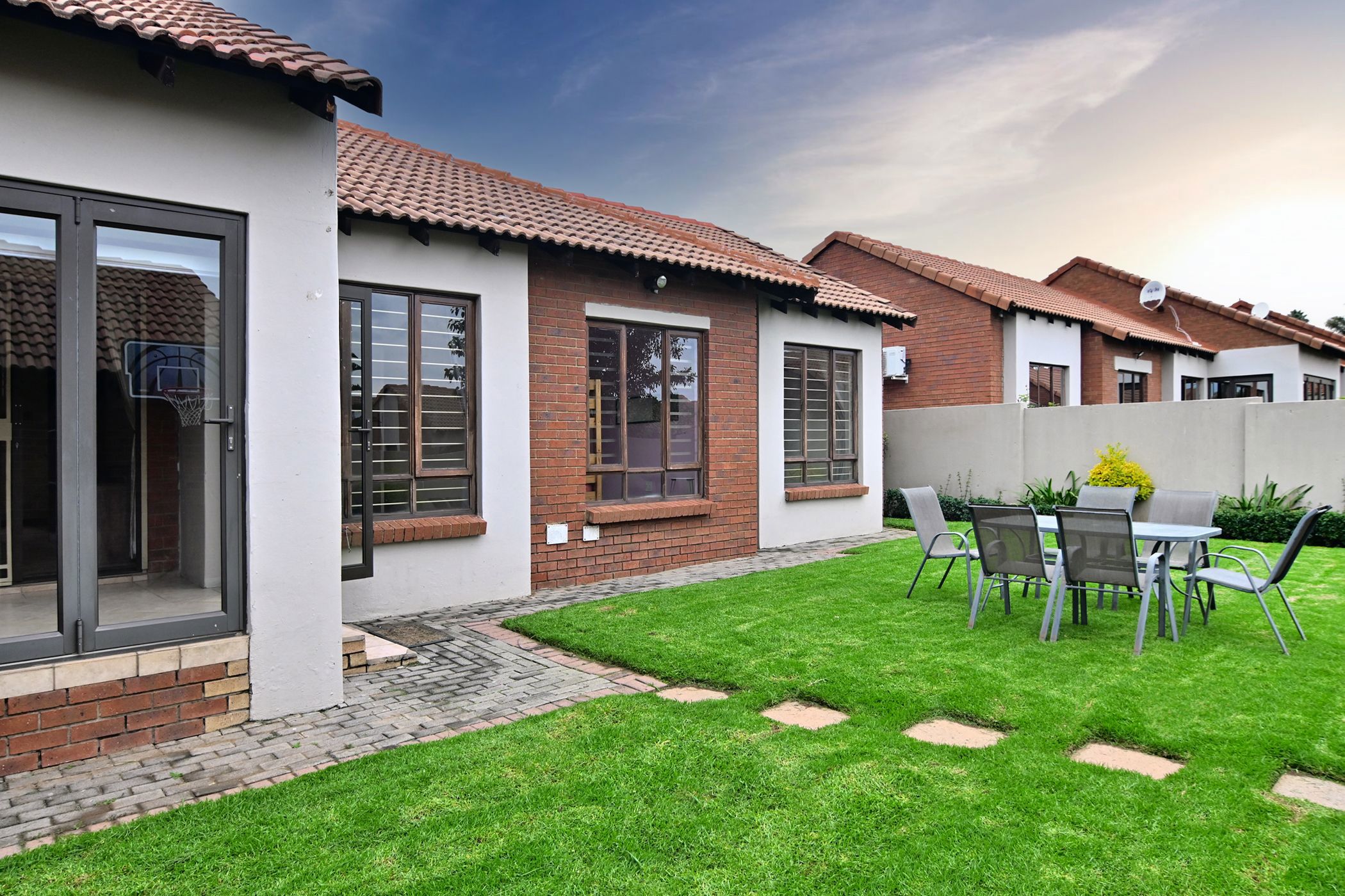 Single-storey cluster to rent in Noordwyk - MDL1740747