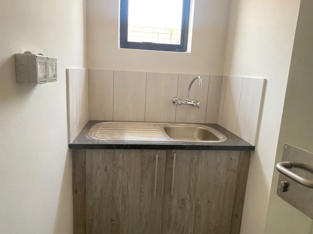 Commercial Building to rent in Tlokweng, Botswana - 3BO1738282 Commercial Building to rent in Tlokweng, Botswana - 3BO1738282