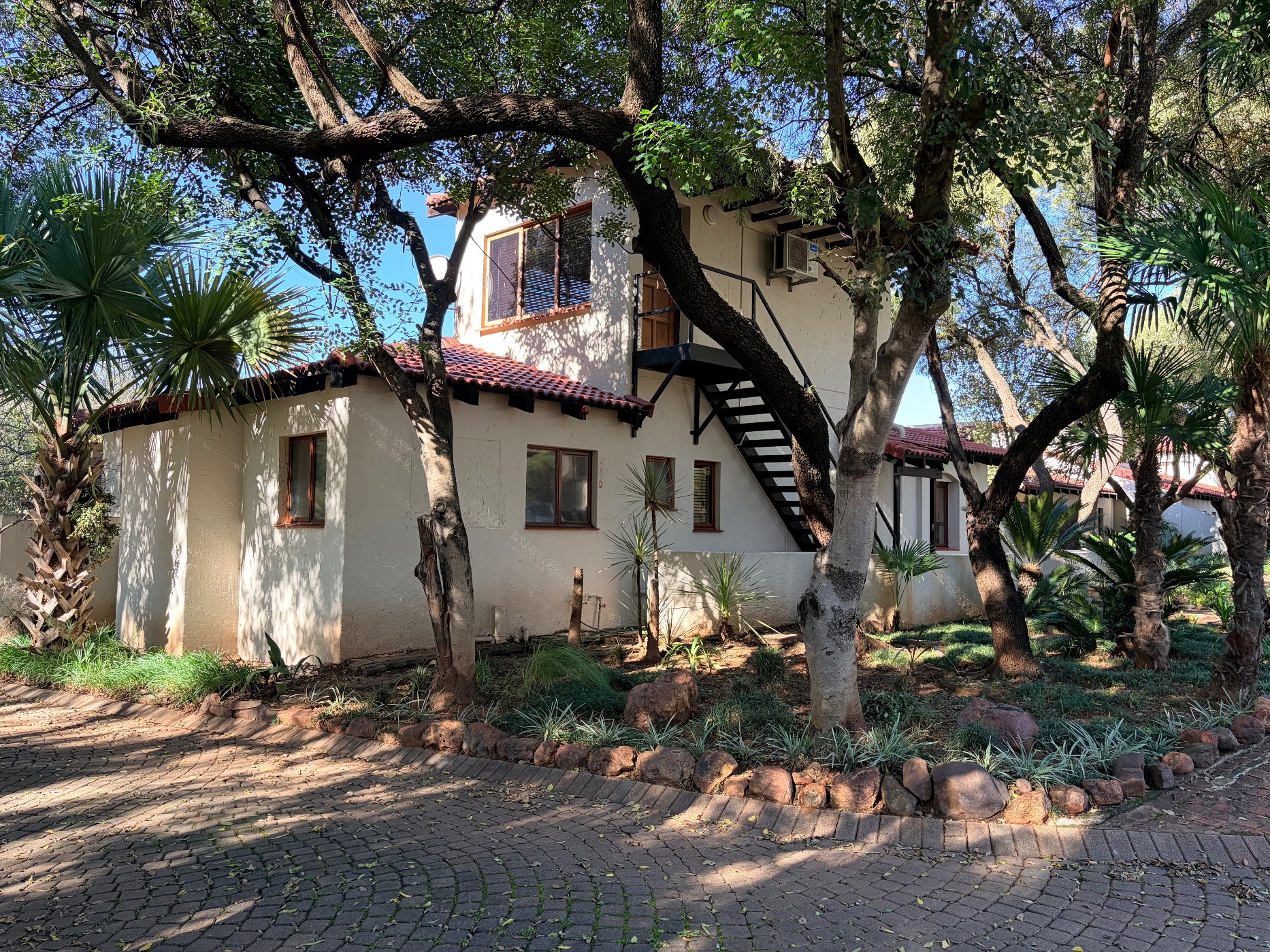 Security complex home for sale in Ile du Lac - 1HR1738316