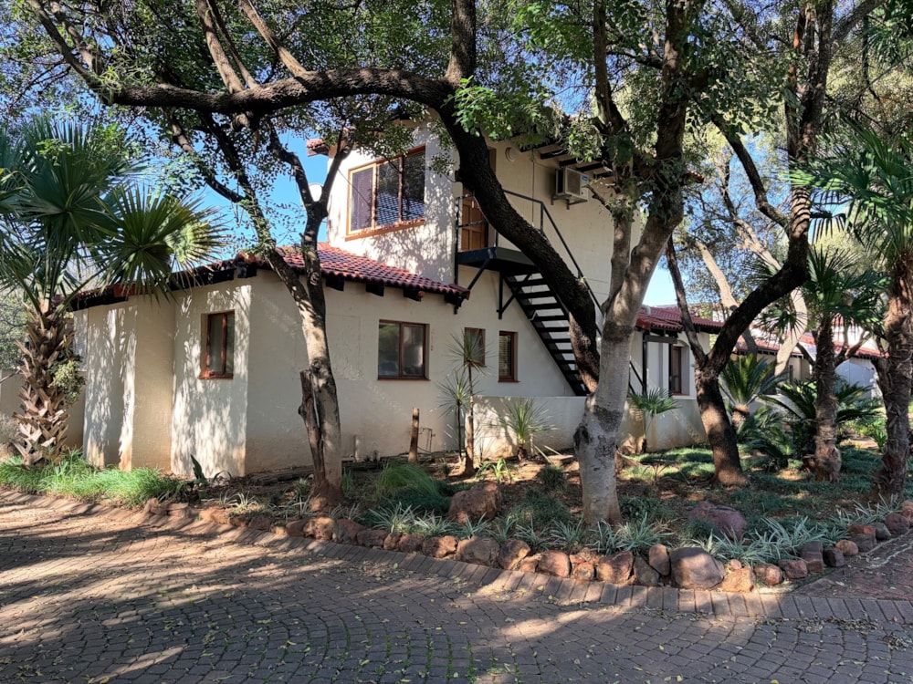 Security complex home for sale in Ile du Lac - 1HR1738316
