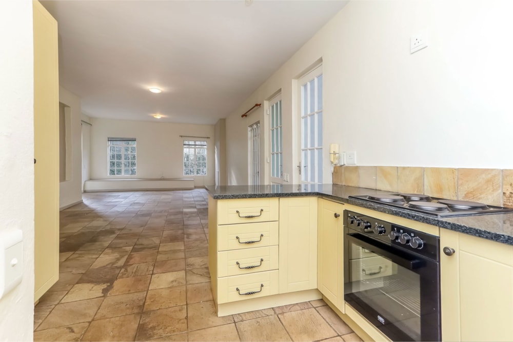 Apartment to rent in Oaklands, Johannesburg - JBL1738319
