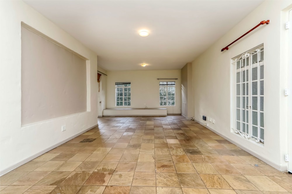 Apartment to rent in Oaklands, Johannesburg - JBL1738319