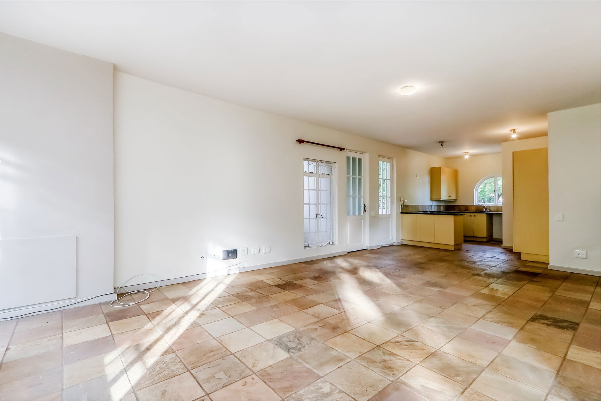 Apartment to rent in Oaklands, Johannesburg - JBL1738319