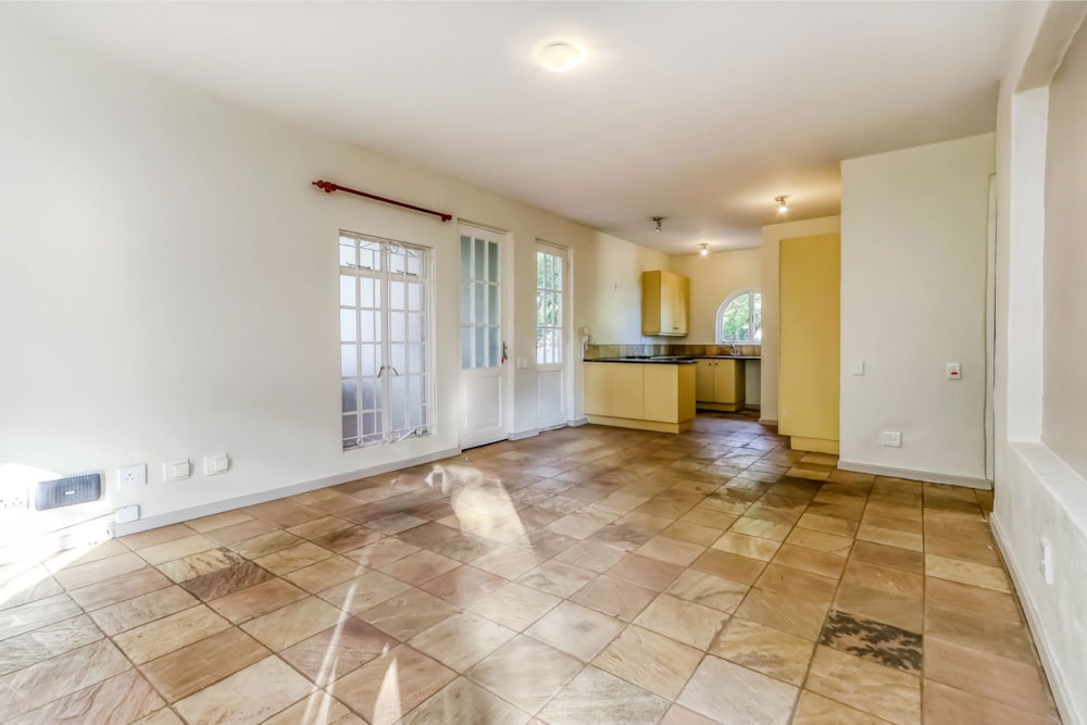 Apartment to rent in Oaklands, Johannesburg - JBL1738319