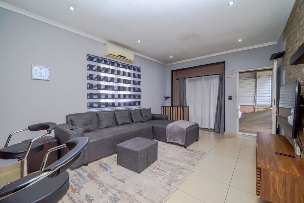 House for sale in Phoenix, KwaZulu-Natal - 1ND1738327