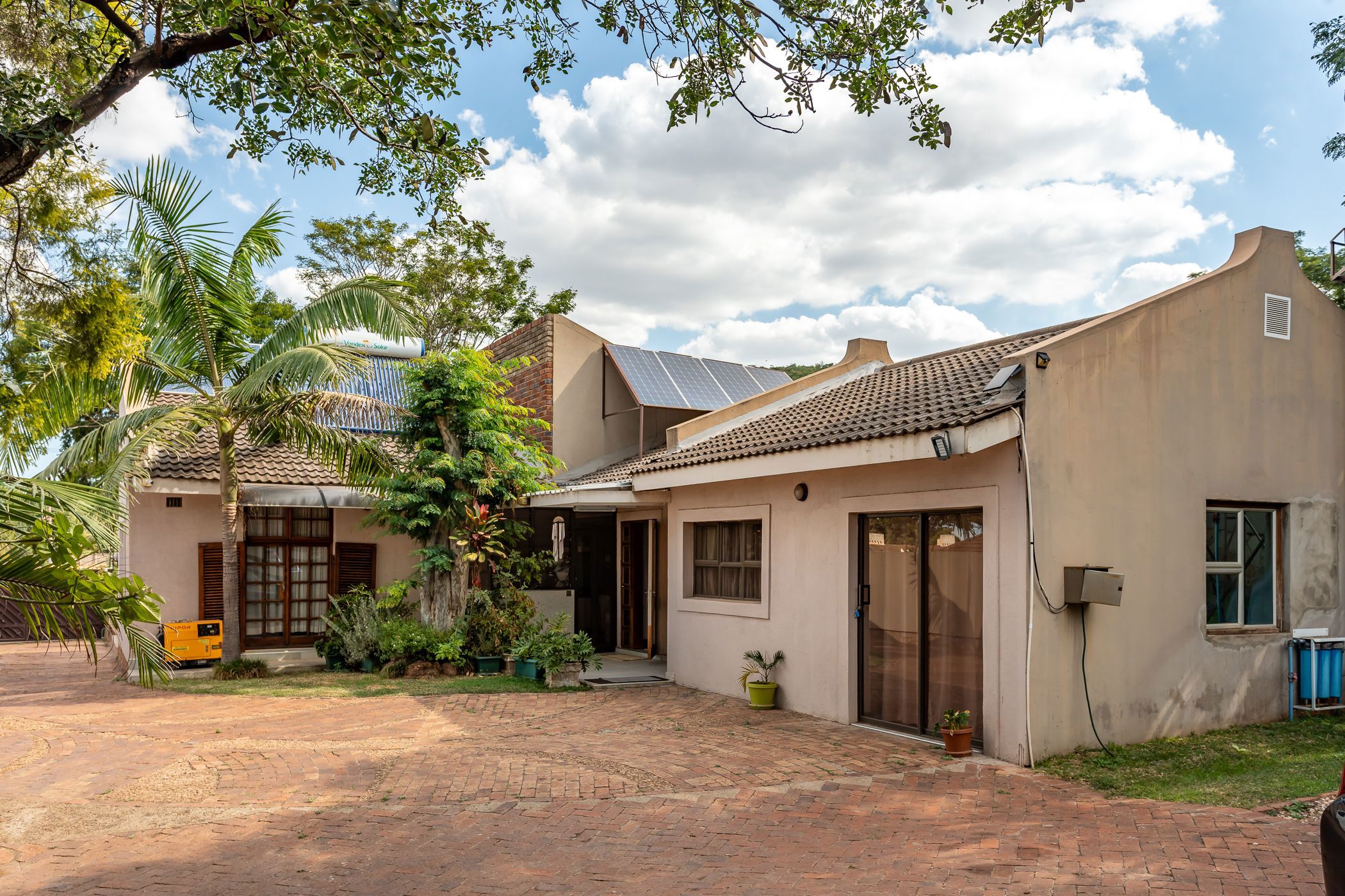 House for sale in Kambuzuma, Zimbabwe - 3ZB1738347