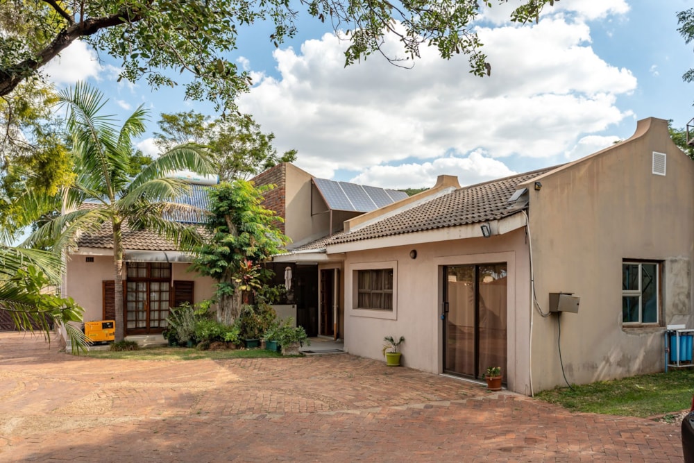 House for sale in Kambuzuma, Zimbabwe - 3ZB1738347