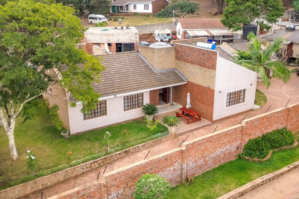 House for sale in Kambuzuma, Zimbabwe - 3ZB1738347