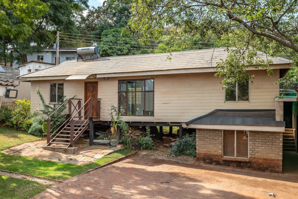 House for sale in Kambuzuma, Zimbabwe - 3ZB1738347