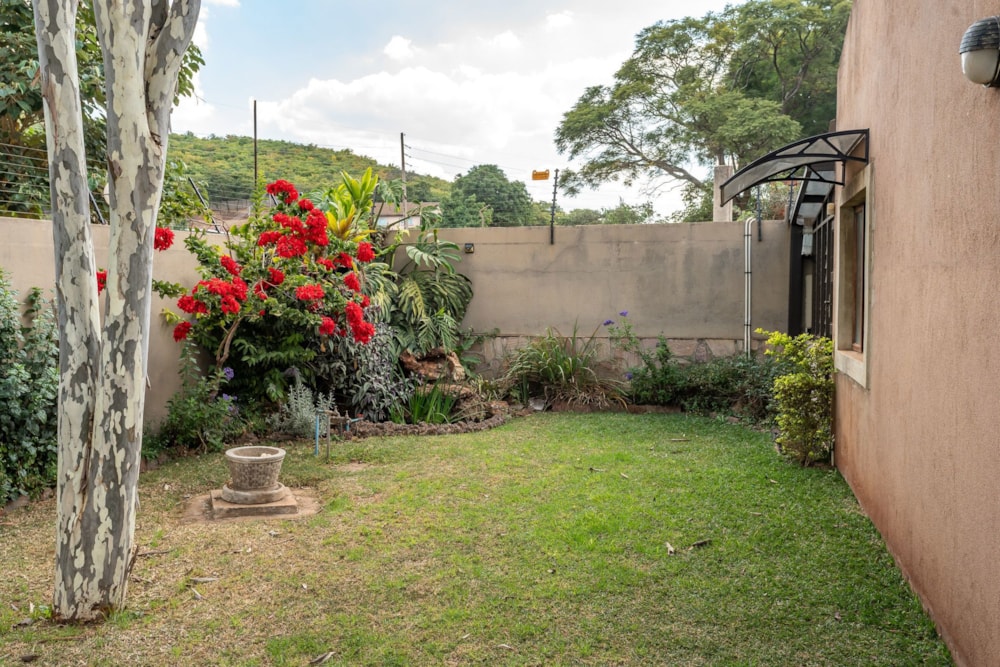 House for sale in Kambuzuma, Zimbabwe - 3ZB1738347